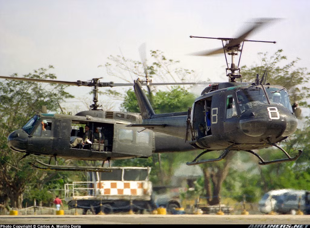 Không quân Philippines hiện có khoảng 50 chiếc UH-1D/H, trong đó số lượng UH-1H chiếm nhiều hơn cả, đến 80%, số còn lại là UH-1D. Tuy nhiên, đa phần các máy bay UH-1 đều đã khá cũ, trải qua nhiều năm sử dụng. Nguồn ảnh: Airlines.net