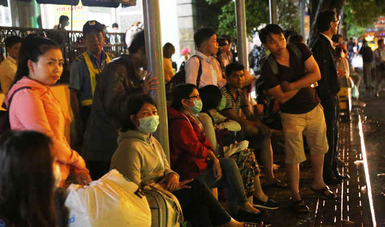 Ai cũng sốt ruột, muốn sớm trở về nhà sau những ngày nghỉ lễ.