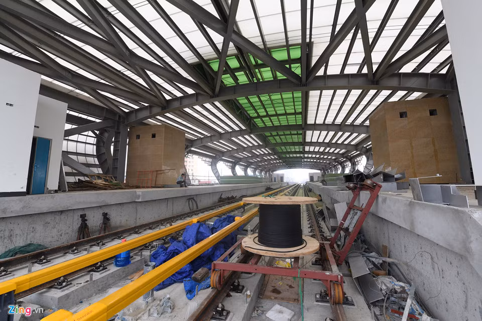 Đầu giờ sáng 19/9, dù trong giờ làm việc, nơi đây vắng bóng kỹ sư, công nhân.