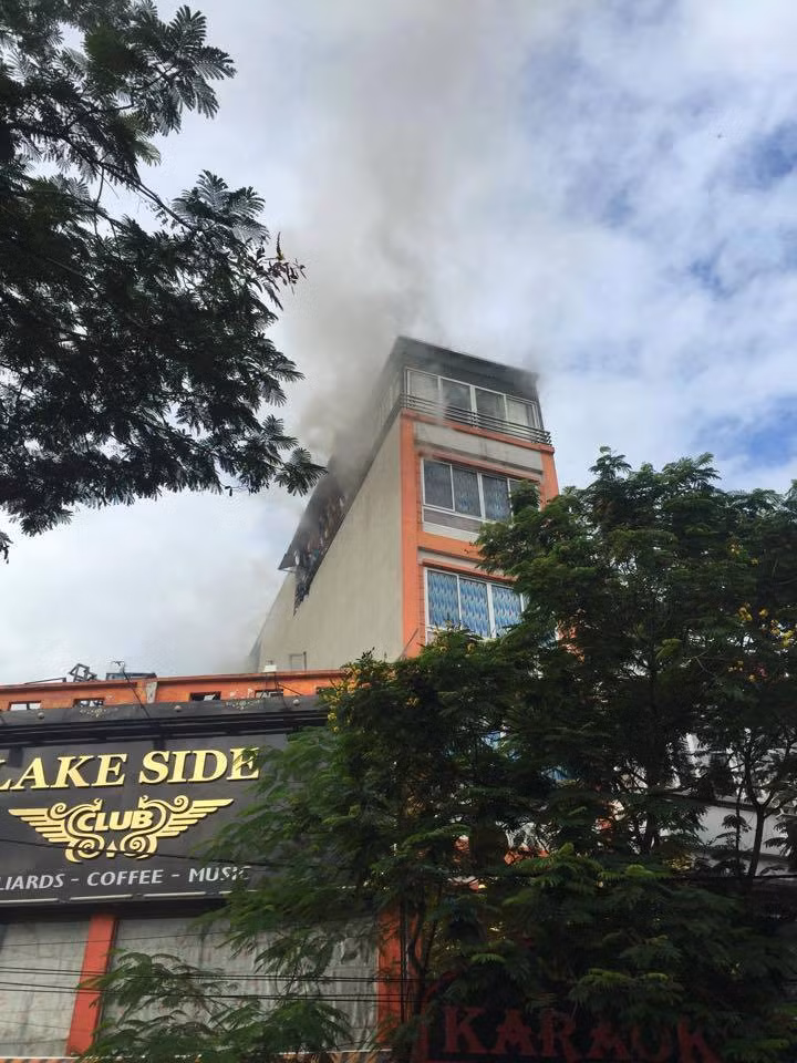 Hà Nọi: Lủa thieu cháy tàng 5 quán karaoke