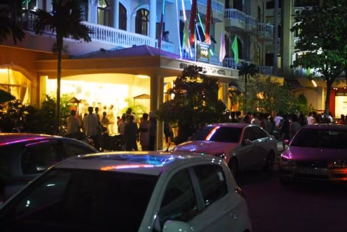 3 me con doi tang den pha dam cuoi bo voi bo tre-Hinh-3