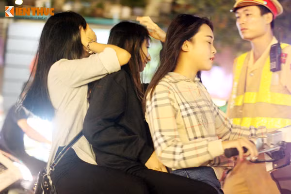 Chop anh các hotgirl méo mạt khi bị cảnh sát 141 HN 