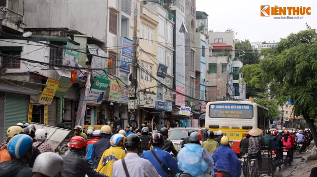 Cảnh tác duòng kinh hoang ỏ pho “duòng cong mèm mại“ cua HN