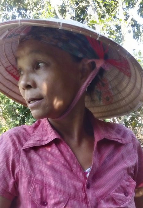 Bà Bùi Thị Nhung, người cùng xóm nạn nhân Hằng cho biết: Chị Hằng rất tốt bụng, trong xóm có ai ốm đau gì, chị đều qua giúp đỡ bà con.