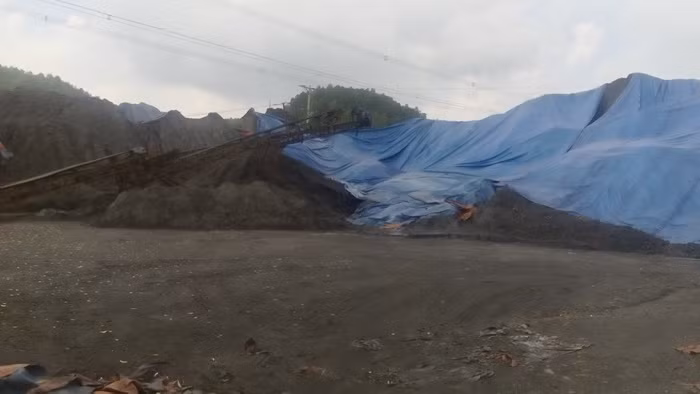 Than sau khi khai thác được tập kết về một bãi cách nơi xảy ra sự việc khoảng 6 kilomet. Tuy nhiên, theo công văn từ UBND tỉnh Hòa Bình cho biết, hầm khai thác này mới được cấp phép trở lại để khao sát.