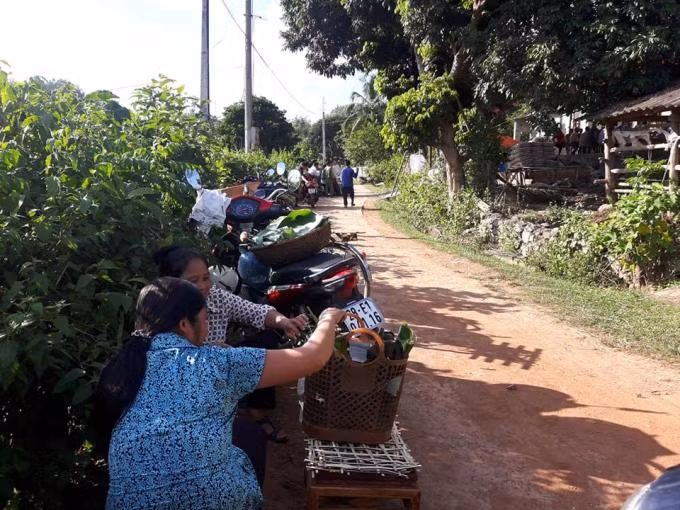 Ke chem vo va em re tung ep vo viet giay noi tinh xua-Hinh-2