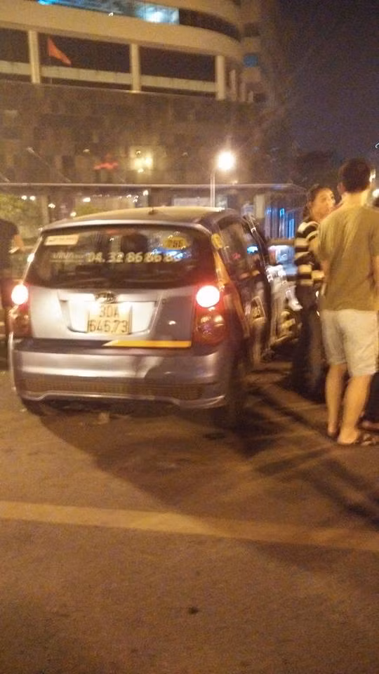 Ngay sau khi xảy ra tai nạn lực lượng chức năng đã có mặt tại hiện trường để điều tiết giao thông, xử lý ùn tắc và phối hợp với người dân đưa các nạn nhân đi bệnh viện cấp cứu. Theo thông tin mới nhất đã có một nạn nhân trong vụ tai nạn tử vong.