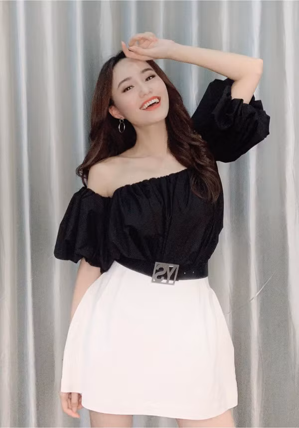 Nhìn chung, gu ăn mặc của Xuân Anh khá gần gũi với chị em cùng tuổi.