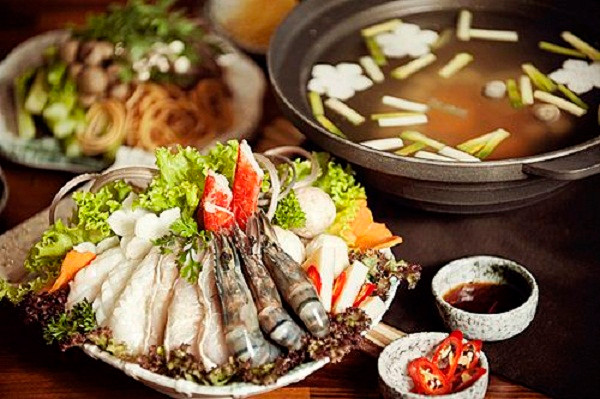 Thế nhưng, ngải cứu có vị đắng, mùi hắc, cho vào nồi lẩu sẽ khiến nồi lẩu không giữ được hương vị ban đầu. Ảnh: Internet.