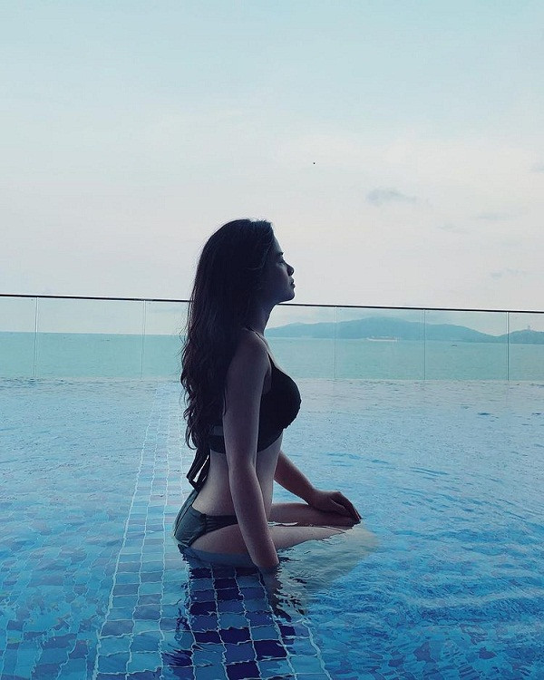 Càng ngày cô càng xuất hiện nhiều hơn với những bộ bikini nóng bỏng, táo bạo khoe đường cong cơ thể. Ảnh: Instagram nhân vật.