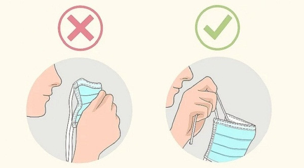 Đeo nhiều khẩu trang cùng lúc. Đeo cùng lúc nhiều khẩu trang không giúp tăng hiệu quả bảo vệ. Ngược lại, nó làm giảm tác dụng, gây mệt mỏi do thiếu không khí, đau mặt, đau tai. Bạn chỉ cần một chiếc thôi, nhưng phải đeo đúng cách. Ảnh: Internet.