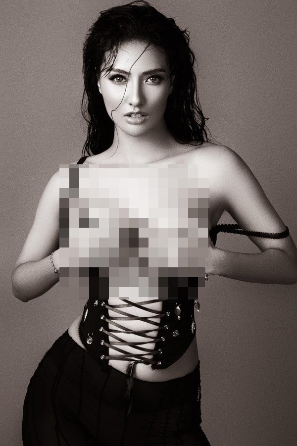 Đặc biệt, việc cố tính nới dây buộc giúp Hồng Quế khoe được vòng 1 căng tràn cùng số đo ba hình thể 87-62-98 “vạn người mê”.