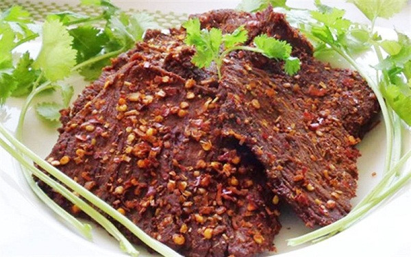 Món ăn rất hay được chọn để lai rai dịp Tết. Tuy nhiên, cần kiểm soát khẩu phần ăn vào nếu không muốn tình trạng ngày càng tồi tệ.