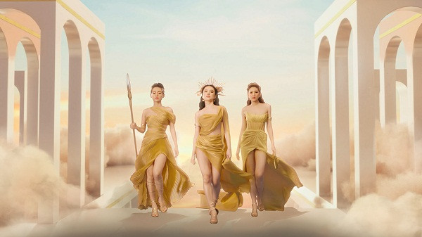 Mới đây, bộ ba nhan sắc Khánh Linh, Angela Phương Trinh, Á hâu Tú Anh có dịp xuất hiện cùng nhau trong clip mang tên Tuyệt Tác Làn Da Nữ Thần.