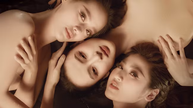 “Đọ sắc” cùng những mỹ nhân đình đám, dù đã là mẹ một con nhưng nhan sắc Á hậu Tú Anh không vì thế mà lép vế.