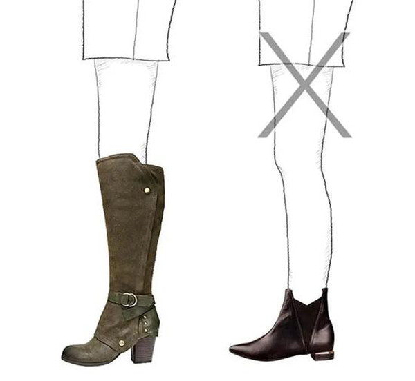 Tuyệt đối không chọn bốt cổ ngắn. Thiết kế này sẽ nhanh chóng “tố” đôi chân không thon thả của bạn, nhất là khi mặc váy.