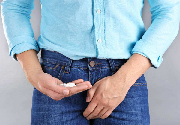  Quan hệ tình dục khi bị bệnh. Nhiều người nhầm tưởng, chỉ khi mắc các bệnh lây nhiễm như lậu mới cần phải kiêng cho đối phương.