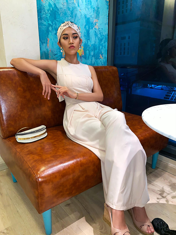 Bản thân sở hữu thương hiệu thời trang riêng trong khi bạn trai cũng là CEO của hãng thời trang tại Mỹ nên không khó hiểu vì sao cô nàng sinh năm 1994 lại ăn mặc chất lừ như vậy.