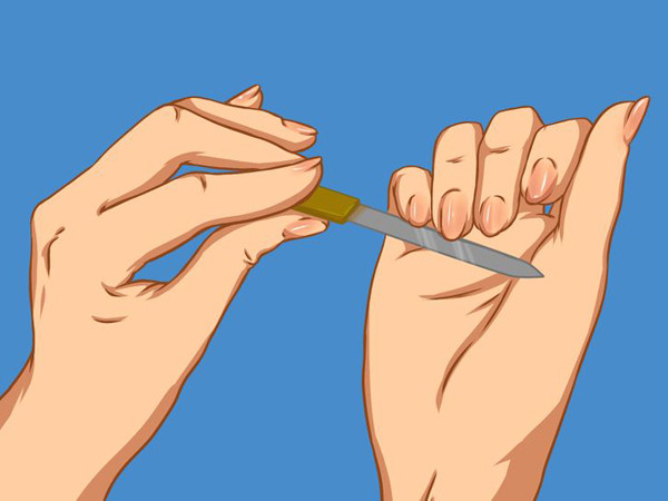 Móng tay mọc chậm hơn. Trước 30, móng tay thường mọc dài khá nhanh. Tuy nhiên, sau 30 tốc độ này sẽ chậm lại. Tiến sĩ William Bean cho biết, độ tuổi này mỗi ngày móng tay mọc dài 0,123mm. Nguyên nhân tình trạng này bắt nguồn từ việc máu lưu thông chậm hơn.