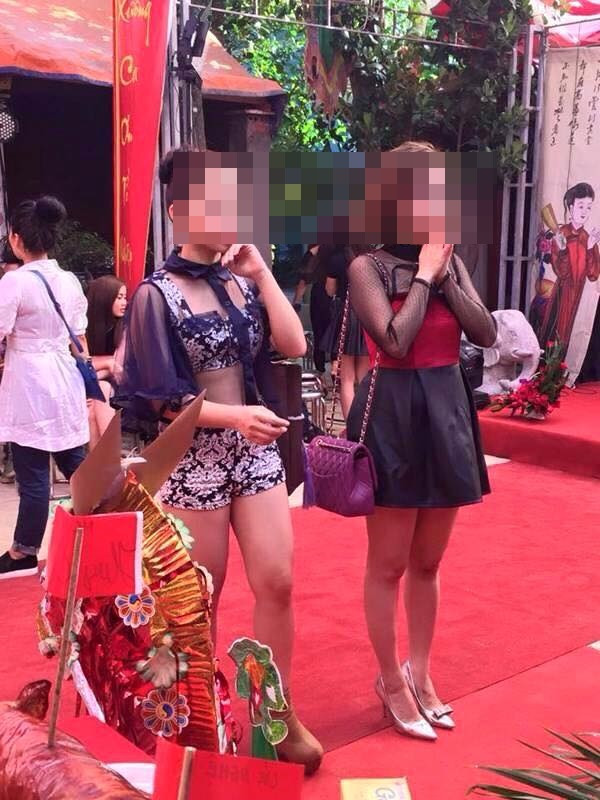 Với những nơi tôn nghiêm, mặc như không càng khó chấp nhận.