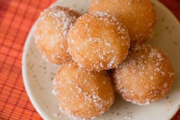 Thậm chí, thực phẩm chiên rán được xếp vào hàng chất gây ung thư. Nguyên nhân bởi khi được rán ở nhiệt độ cao, các chất dinh dưỡng như vitamin dễ dàng bị phá hủy.