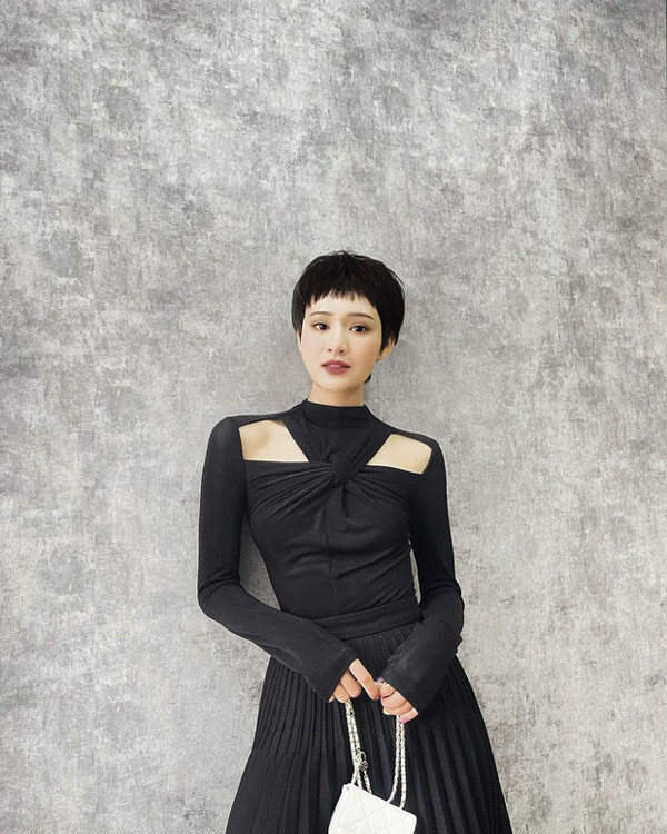 Chính những ưu điểm nổi bật nên ngoài Hải Tú, rất nhiều người đẹp từng diện kiểu thiết kế này.