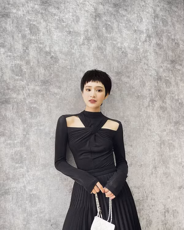 Chính những ưu điểm nổi bật nên ngoài Hải Tú, rất nhiều người đẹp từng diện kiểu thiết kế này.