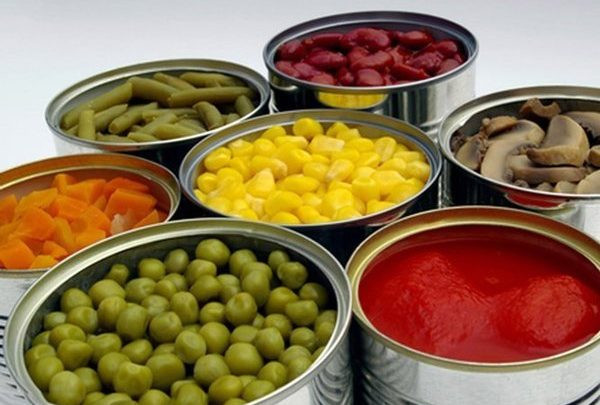 Để đảm bảo sức khỏe, chuyên gia khuyên người trưởng thành chỉ cần 2.200mg natri mỗi ngày. Lượng natri lấy từ thức ăn trung bình là 1000mg nên chỉ nên tiêu thụ 1200mg natri từ muối.