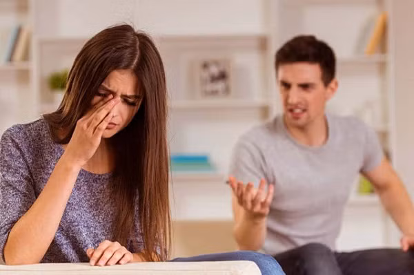 Muoi mat vi chong cham cham lam viec nay dung luc nhay cam