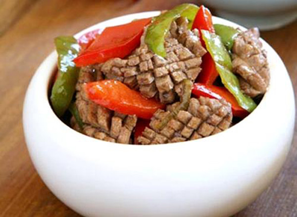 Ngoài ra, trong cật heo chứa nhiều đạm, chất béo, các chất khoáng (như Ca, P, Fe), các vitamin (A, B1, C, PP) đều là những chất tốt cho cơ thể nam giới.