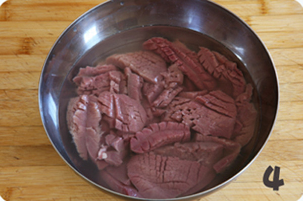 Rửa lại với nước sạch đến khi thấy nước trong là được.