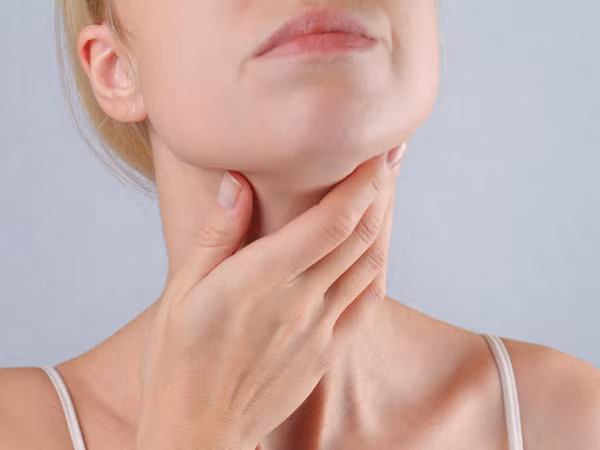 Để phân biệt u lành và ác tính, người bệnh nên kiên nhẫn, quan sát kỹ. Ở đó, hầu hết các cục u lành tính đều do viêm nhiễm. Chúng sẽ tiêu dần rồi mất đi khi cơ thể hết viêm.