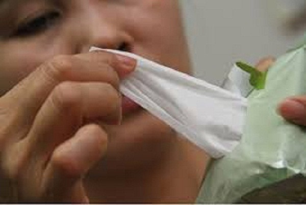 Nếu sử dụng khăn ướt khiến bạn thoải mái hơn. Hãy chắc chắn chúng không chứa bất kỳ thành phần độc hại nào trước khi sử dụng.