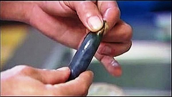 Mật cá. Mật đắng nên rất ít người ăn. Dù vậy, lời đồn mật cá “thuốc đắng dã tật”, có thể cải thiện thị lực nên vẫn nhiều người dùng chúng. Thực tế, mật cá có chứa độc tố. Khi đi vào cơ thể, độc tố dễ dàng phá hủy các lysosome và ty thể tế bào, cản trở quá trình chuyển hóa năng lượng. Từ đó, dẫn đến hoại tử tế bào gan, tế bào biểu mô ống lượn gần...