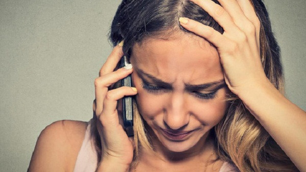 Chỉ một cú điện thoại, tôi chết trân phát hiện bản chất người yêu Chi mot cu dien thoai, toi chet tran phat hien ban chat nguoi yeu