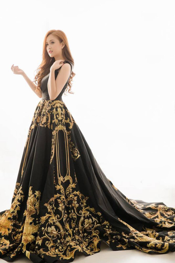 Diễn viên Phương Hằng không còn là gương mặt xa lạ với khán giả truyền hình. Bước vào nghiệp diễn ở tuổi 20, người quan tâm nhớ đến cô với thân hình khá mập mạp, chuyên đảm nhận các vai học sinh, sinh viên.