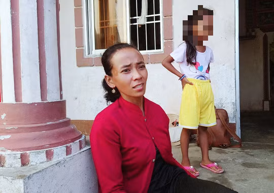 Chị Thạch Thị Ra Na cho biết anh mình bị tâm thần nhiều năm qua. Ảnh: VÂN DU