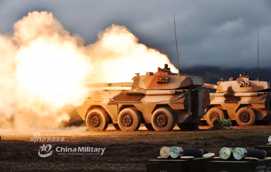 Khẩu pháo tự hành chống tăng này có kíp chiến đấu năm người, xe được trang bị hệ thống động cơ diesel do hãng Deutz AG của Đức sản xuất kết hợp với dẫn động sáu bánh lốp, cho phép nó di chuyển với tốc độ tối đa lên tới 80 km/h. Nguồn ảnh: Sina.