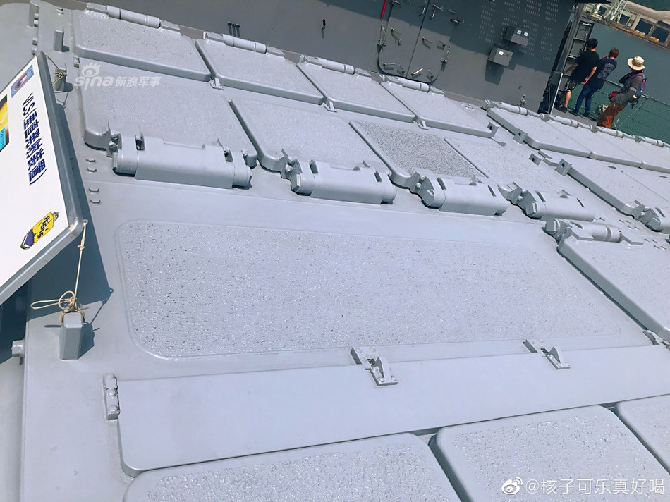 Điểm đặc biệt trong thiết kế của hệ thống Mk-41 đó là luôn có những vị trí đáng lẽ ra là nơi đặt giếng phóng nhưng lại bị lược bỏ bớt đi, tạo ra cấu tạo bất đối xứng rất dễ nhận biết trên trong hệ thống này.