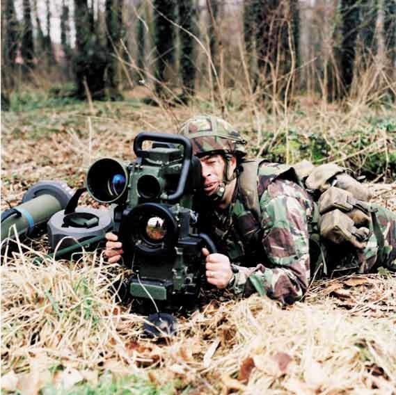 SPIKE là loại tên lửa chống tăng được đưa vào sử dụng từ những năm 80 của thế kỷ trước tới nay. Đây là loại tên lửa thông minh, có khả năng "bắn - quên". Nguồn ảnh: Pinterest.