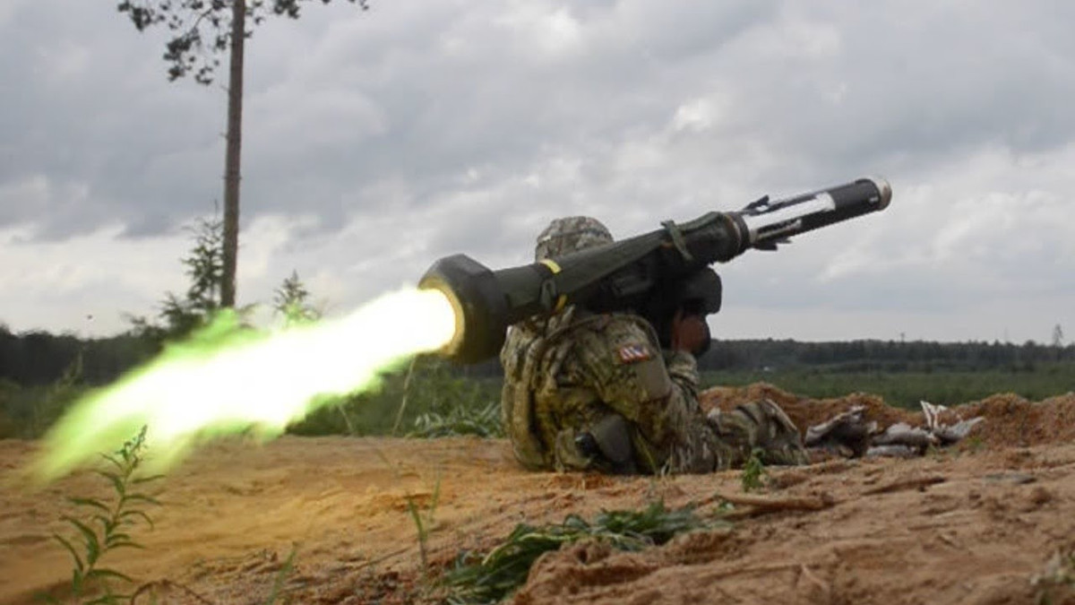 Có tên đầy đủ là FGM-148 Javelin, loại tên lửa cá nhân chống tăng độc nhất vô nhị này được Mỹ đưa vào sử dụng từ năm 1996 tới nay và được coi là loại tên lửa chống tăng hiện đại nhất hiện nay. Nguồn ảnh: QQ.