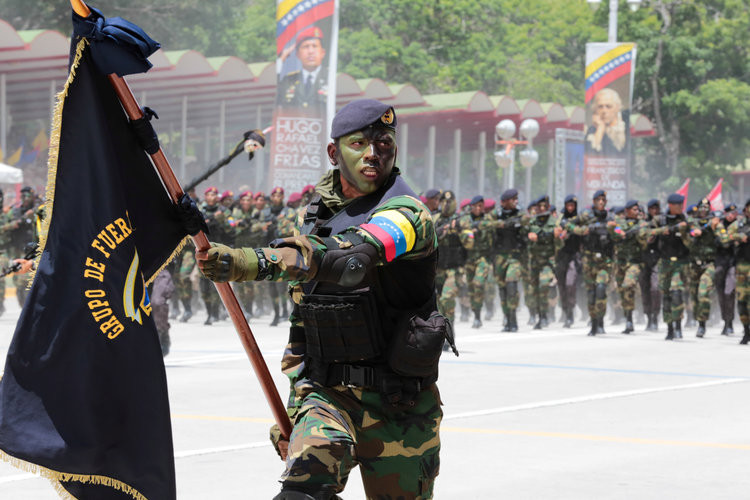 Tính tới năm 2019, Venezuela đã lập quốc được 208 năm và bất chấp tình hình kinh tế khó khăn, quốc gia này vẫn tổ chức được một cuộc duyệt binh hoành tráng. Nguồn ảnh: BI.