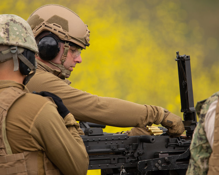 Lực lượng tác chiến trên sông của Hải quân Mỹ cũng được trang bị đủ các loại vũ khí hạng nặng bao gồm cả xe thiết giáp cùng các loại giang tốc đỉnh chuyên thiết kế để phục vụ tác chiến đường sông. Nguồn ảnh: BI.