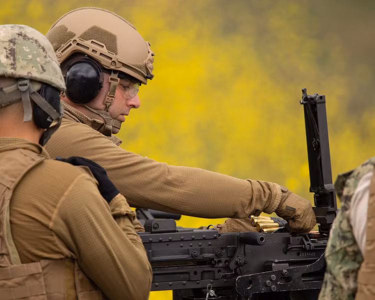 Lực lượng tác chiến trên sông của Hải quân Mỹ cũng được trang bị đủ các loại vũ khí hạng nặng bao gồm cả xe thiết giáp cùng các loại giang tốc đỉnh chuyên thiết kế để phục vụ tác chiến đường sông. Nguồn ảnh: BI.