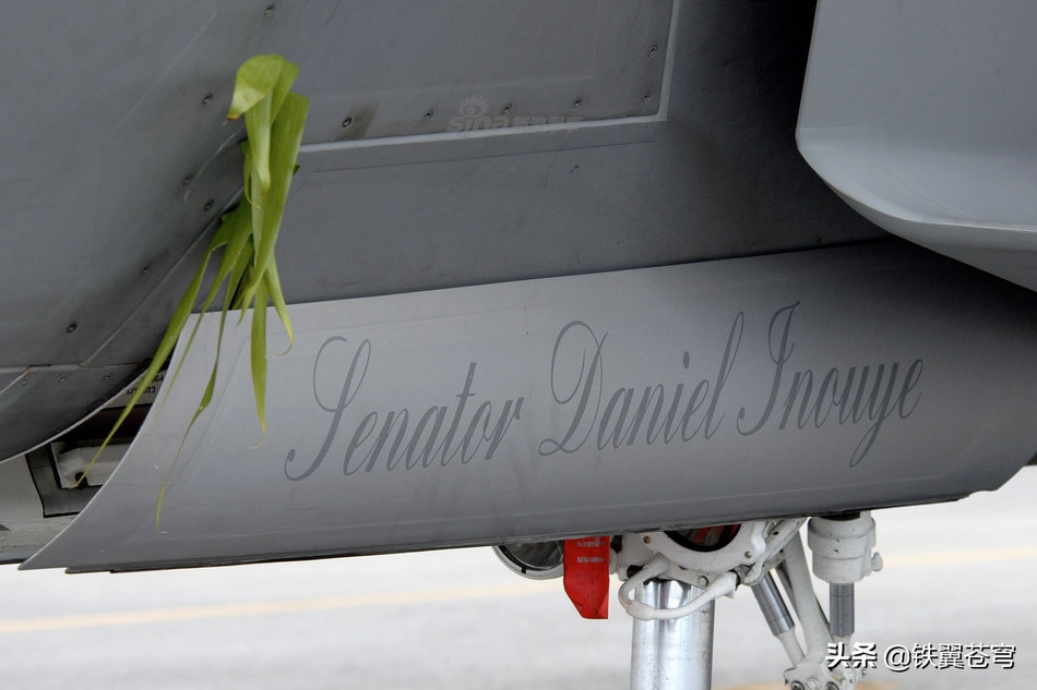 Thực tế thì ngoài những quảng cáo mà Mỹ đưa ra cũng như các thông số tàng hình có phần khá lập lờ do tránh để lộ bí mật quân sự, khả năng tàng hình của F-22 trên thực tế là rất khó để xác định. Các chuyên gia cũng rất nghi ngờ khả năng tàng hình của chiến đấu cơ này trong thực tế chiến đấu. Nguồn ảnh: Sina.