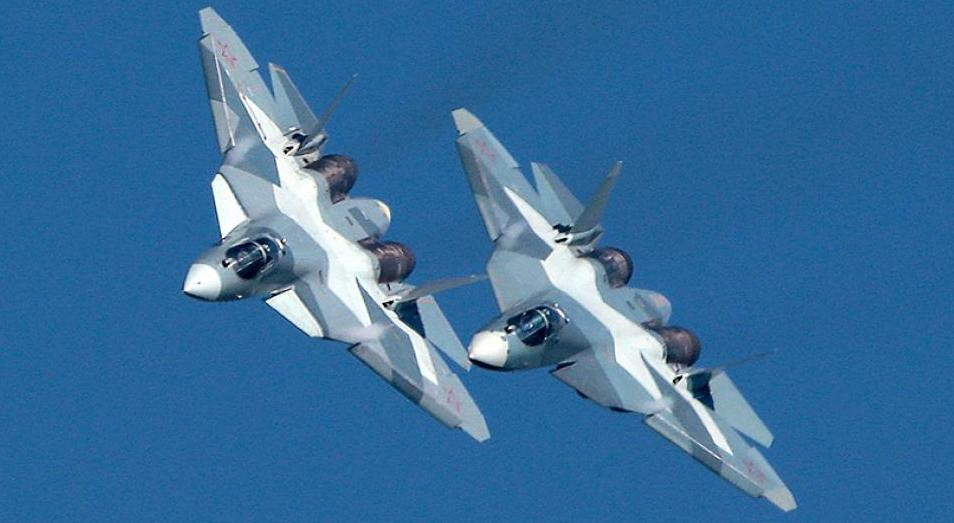 Điểm nguy hiểm nhất của Su-57 đó là độ cơ động. Cụ thể, mặc dù tốc độ của F-22 Raptor và Su-57 là gần như tương đương nhau, tuy nhiên khả năng cơ động của Su-57 chắc chắn sẽ vượt trội hơn F-22 Raptor do chiếc máy bay của Nga được trang bị động cơ đẩy 3D, trong khi đó động cơ của chiếc F-22 Raptor chỉ là động cơ đẩy 2D. Nguồn ảnh: Pinterest.