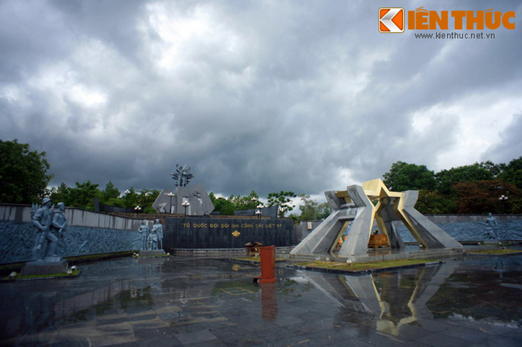 Được thành lập trong buổi đầu lập nước với chình quyền non trẻ, thiếu thốn trăm bề, Hội giúp binh sĩ tử nạn đã đứng ra tổ chức những buổi quyên góp quần áo, giày mũ cho binh lính ngoài chiến trường cũng như cho gia quyến của những người đã hy sinh trước đó. Bản thân chủ tịch Hồ Chí Minh cũng đã cởi chiếc áo rét mình đang mặc để quyên góp cho hội này.