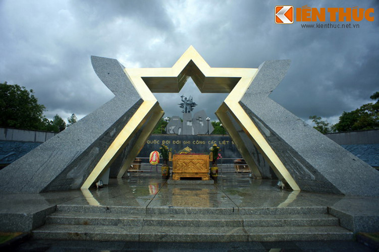 Ngày 19/12/1946, Việt Nam Dân chủ Cộng hoà chính thức phát động chiến tranh với Pháp thông qua "Lời kêu gọi toàn quốc kháng chiến" của chủ tịch Hồ Chí Minh.