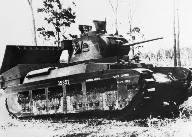 Hệ thống động cơ này cũng cho phép Matilda II di chuyển được với tốc độ tối đa khoảng 26 km/h khi di chuyển trên đường bằng phẳng và khoảng 14 km/h khi di chuyển trên đường đất, đường xấu. Nguồn ảnh: Warhistory.