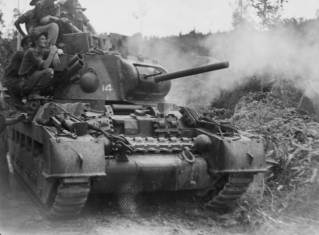 Tổng cộng có khoảng gần 3000 chiếc Matilda II được sản xuất cho tới năm 1943 trước khi dây chuyển Matilda bị cho dừng hoạt động. Một trong những điểm đặc biệt nhất của Matilda II đó là nó được xếp vào loại xe tăng bộ binh - một khái niệm cực kỳ lạ vào thời điểm bấy giờ và tới nay cũng không còn tồn tại. Nguồn ảnh: Warhistory.